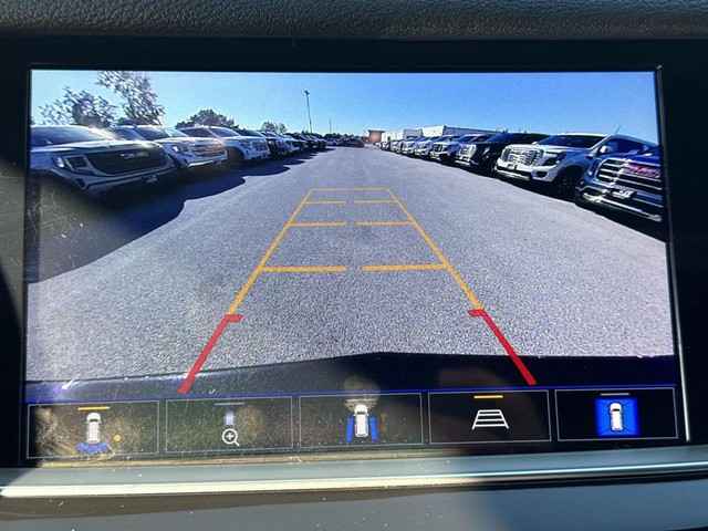 Cadillac XT5 Vehicle Full-screen Gallery Image 25