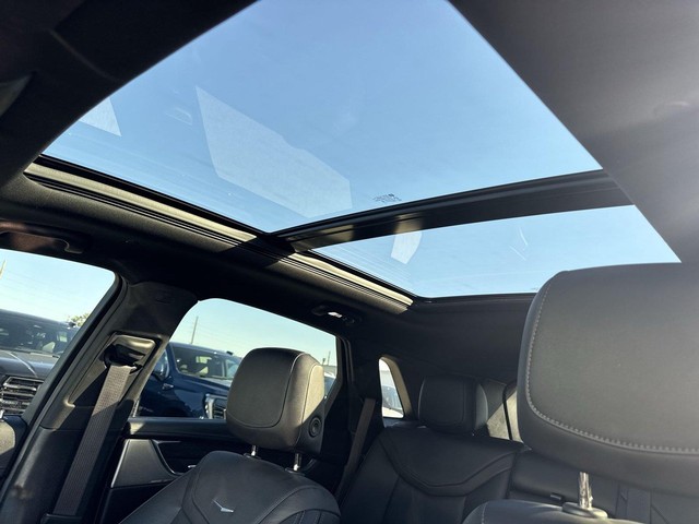 Cadillac XT5 Vehicle Full-screen Gallery Image 29