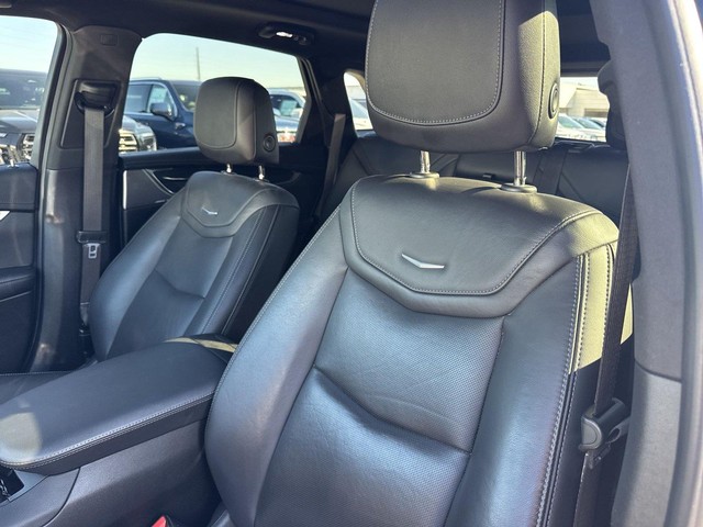Cadillac XT5 Vehicle Full-screen Gallery Image 30