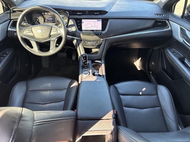 Cadillac XT5 Vehicle Full-screen Gallery Image 31