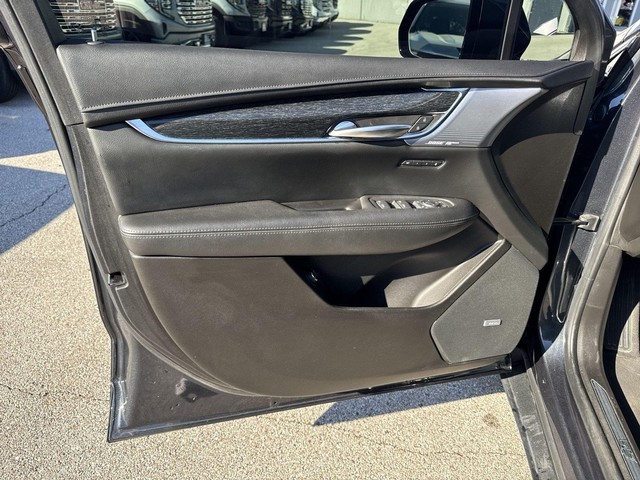 Cadillac XT5 Vehicle Full-screen Gallery Image 33