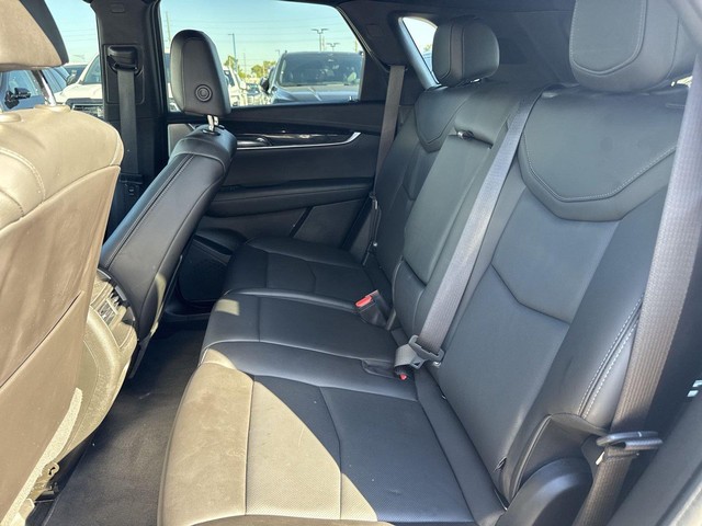 Cadillac XT5 Vehicle Full-screen Gallery Image 36