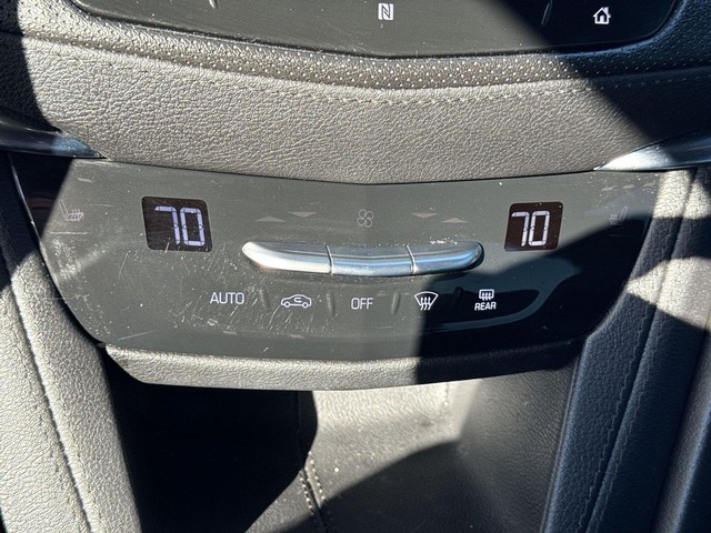 Cadillac XT5 Vehicle Full-screen Gallery Image 46