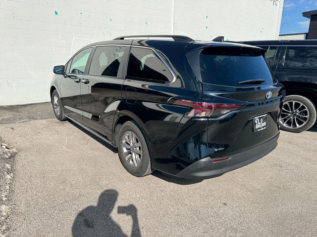 Toyota Sienna Vehicle Full-screen Gallery Image 07