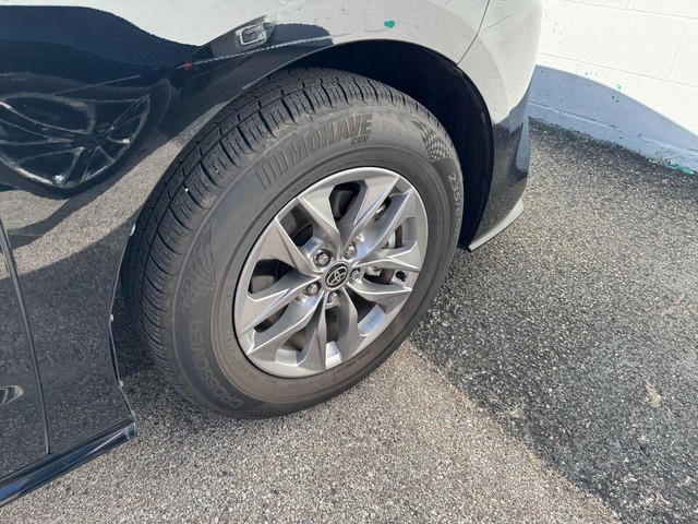 Toyota Sienna Vehicle Full-screen Gallery Image 10