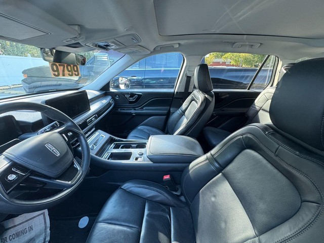 Lincoln Aviator Vehicle Full-screen Gallery Image 18