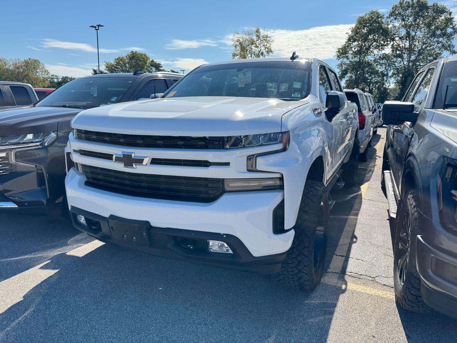 Chevrolet Silverado 1500 Vehicle Full-screen Gallery Image 02