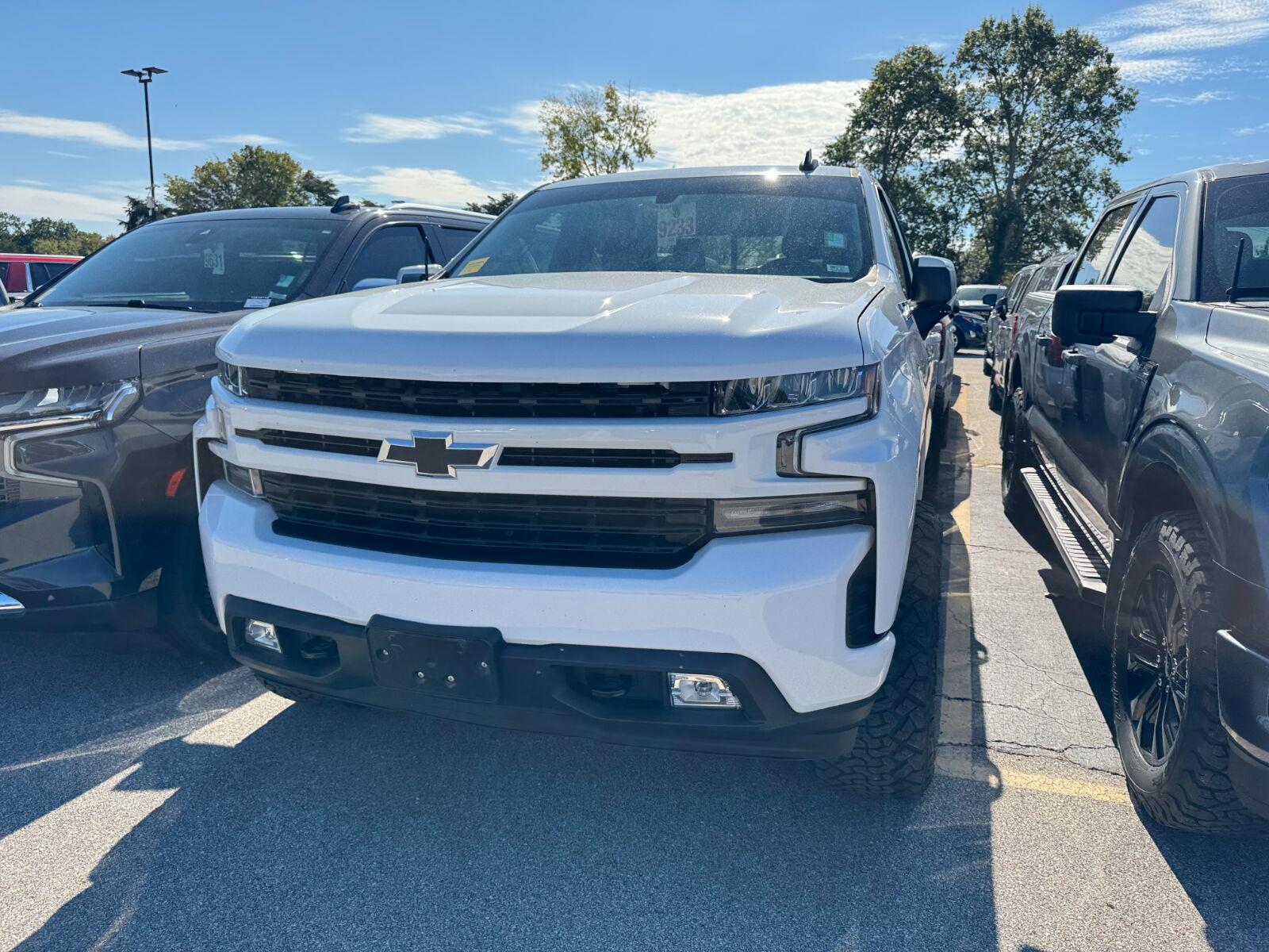 Chevrolet Silverado 1500 Vehicle Full-screen Gallery Image 03