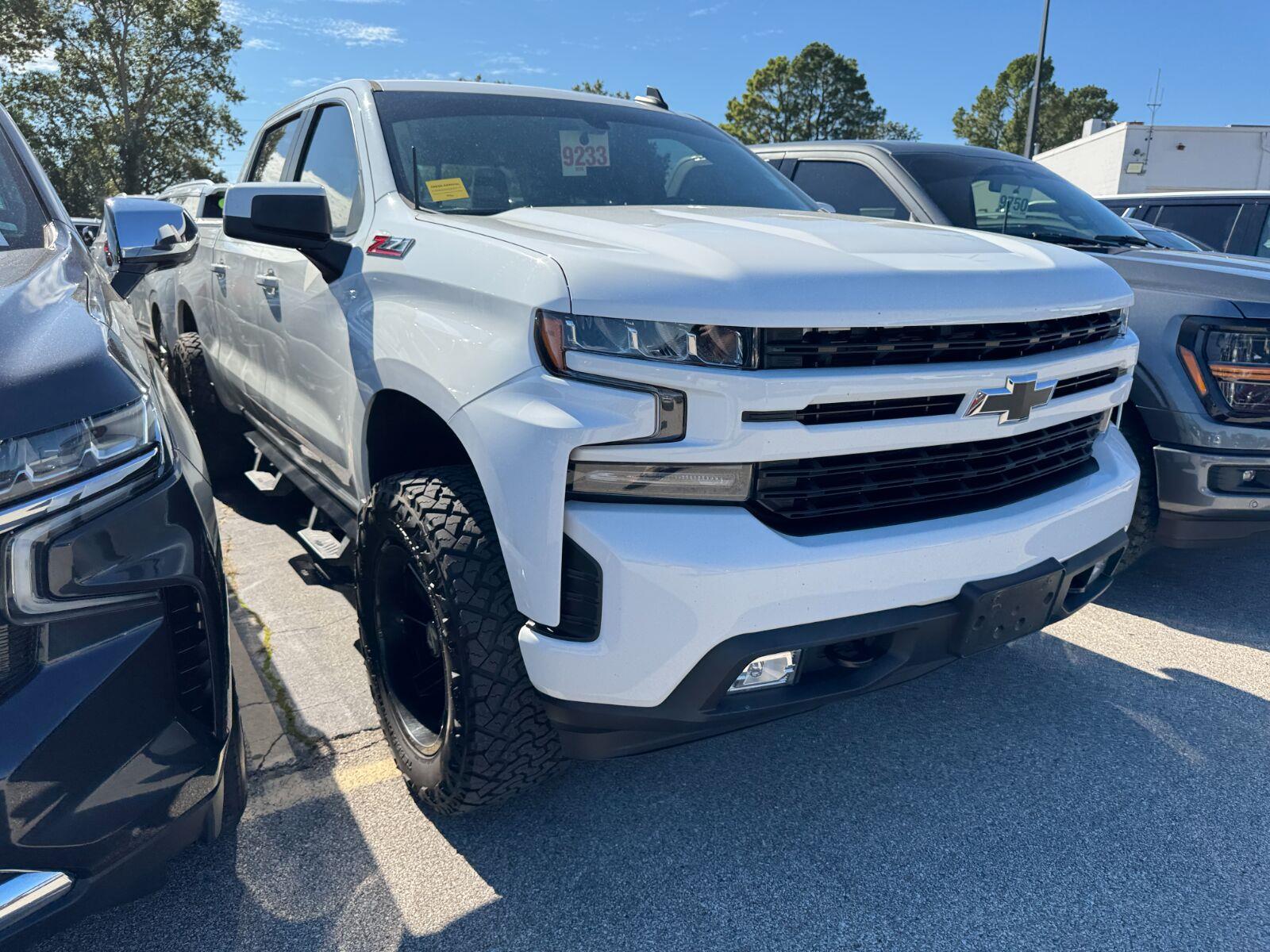 Chevrolet Silverado 1500 Vehicle Full-screen Gallery Image 10