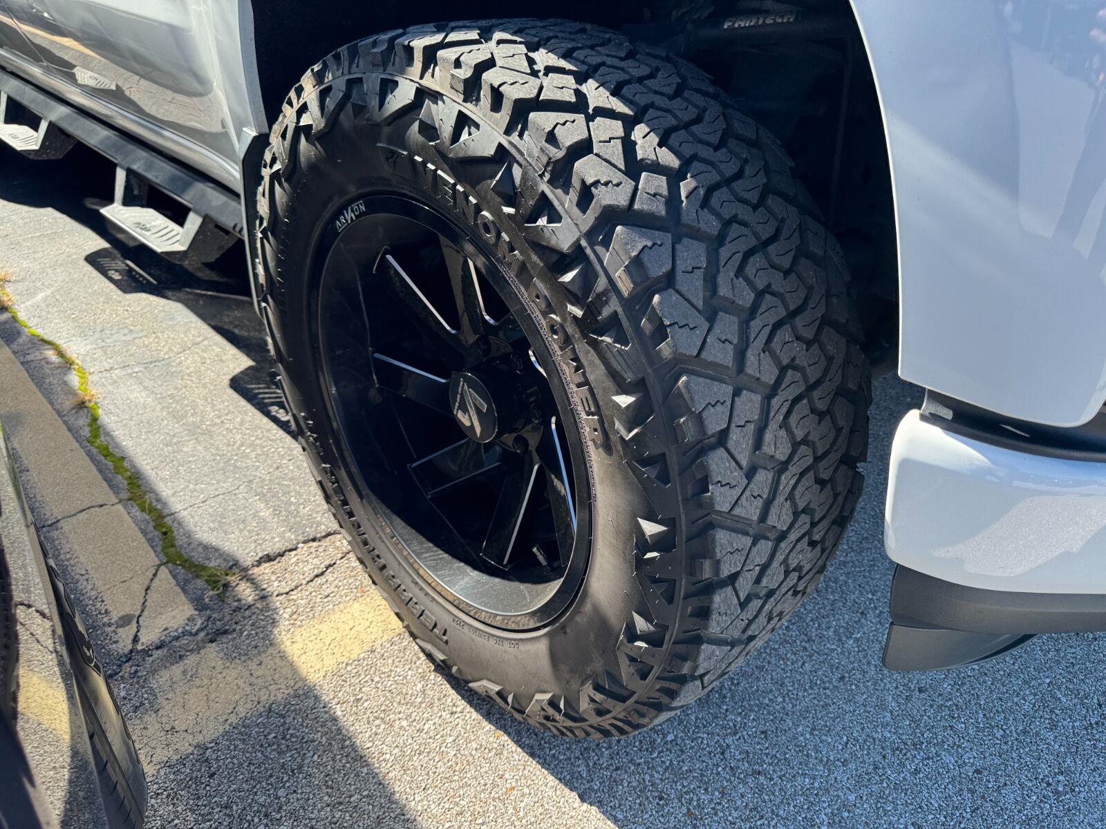 Chevrolet Silverado 1500 Vehicle Full-screen Gallery Image 11