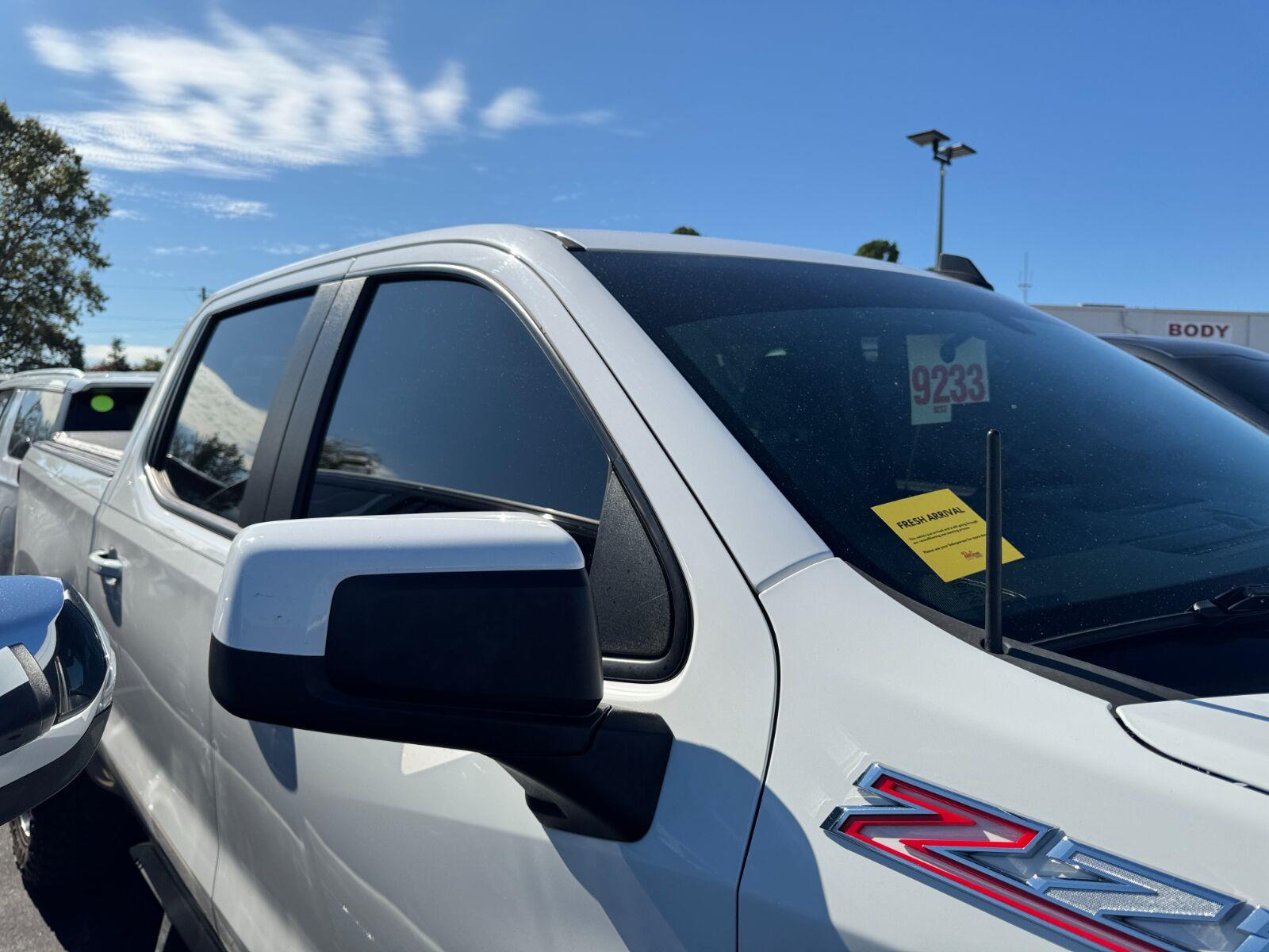 Chevrolet Silverado 1500 Vehicle Full-screen Gallery Image 15