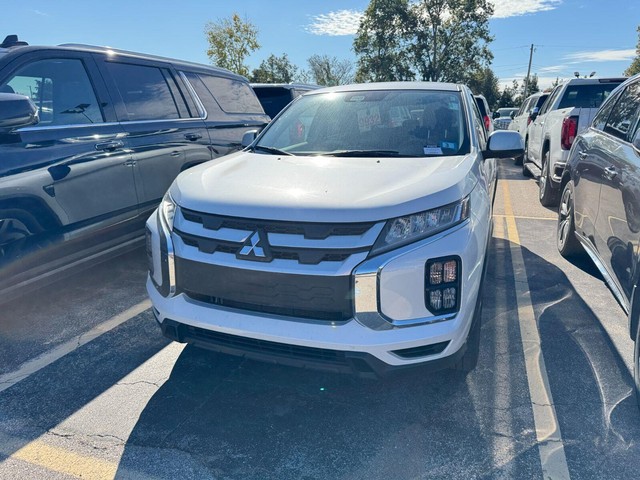 Mitsubishi Outlander Sport Vehicle Full-screen Gallery Image 03