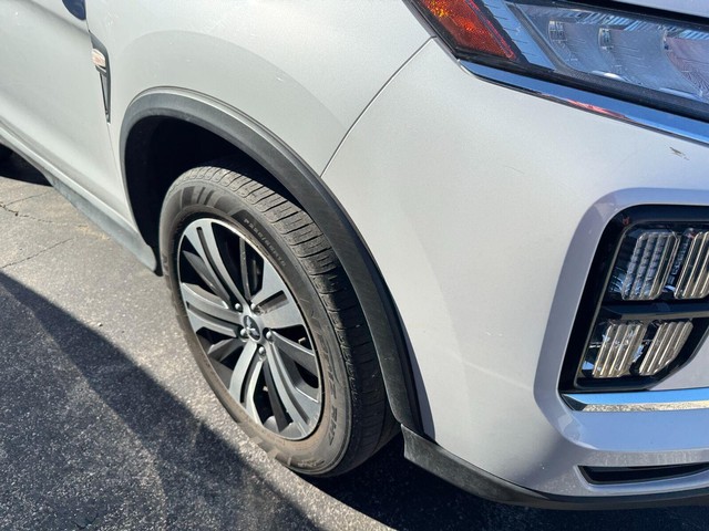 Mitsubishi Outlander Sport Vehicle Full-screen Gallery Image 11