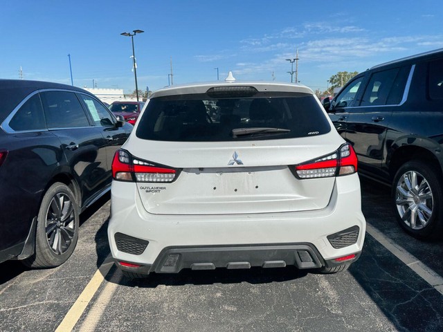 Mitsubishi Outlander Sport Vehicle Full-screen Gallery Image 18