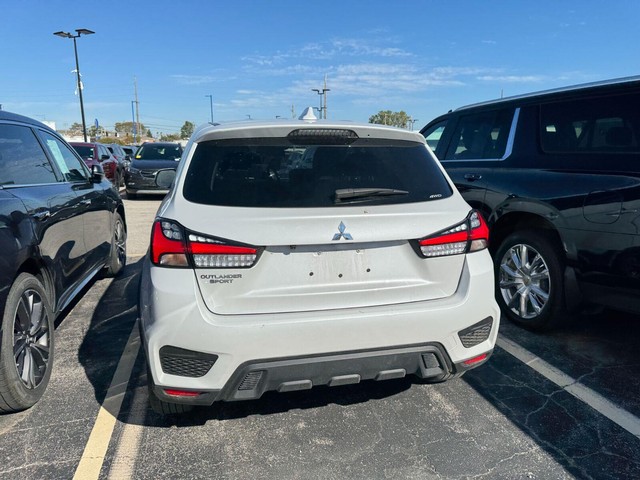 Mitsubishi Outlander Sport Vehicle Full-screen Gallery Image 19