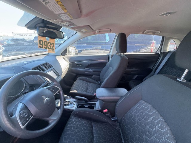 Mitsubishi Outlander Sport Vehicle Full-screen Gallery Image 20