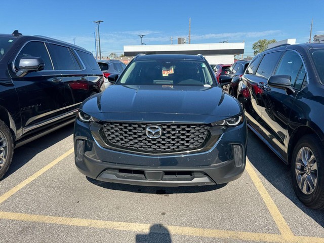 Mazda CX-50 Vehicle Full-screen Gallery Image 03
