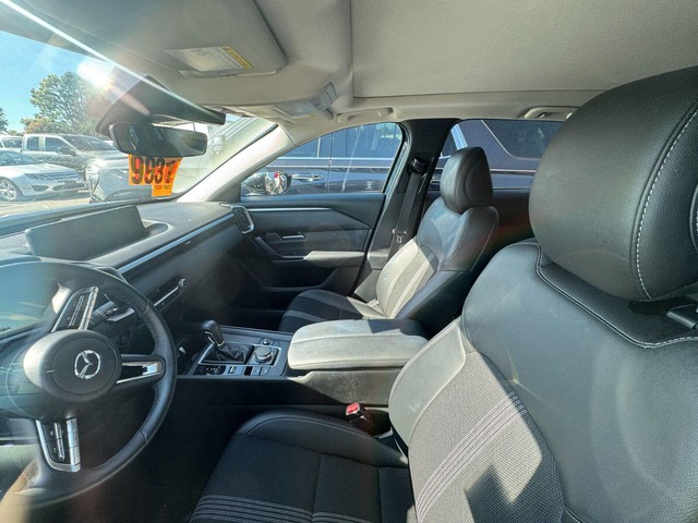 Mazda CX-50 Vehicle Full-screen Gallery Image 15
