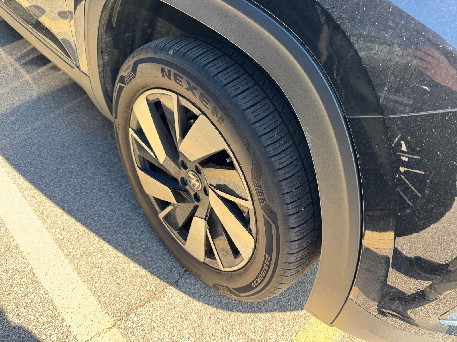 Volkswagen Atlas Cross Sport Vehicle Full-screen Gallery Image 10