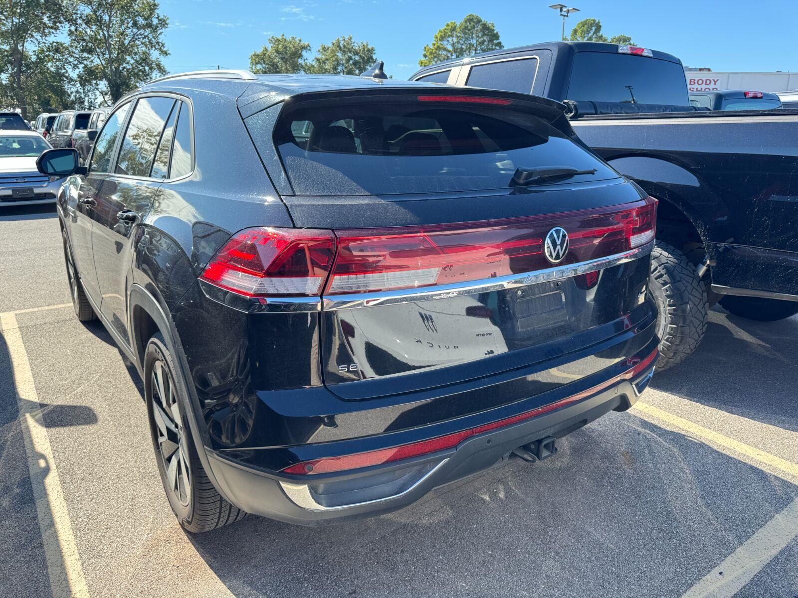 Volkswagen Atlas Cross Sport Vehicle Full-screen Gallery Image 14