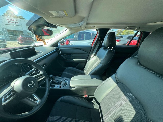 Mazda CX-50 Vehicle Full-screen Gallery Image 15