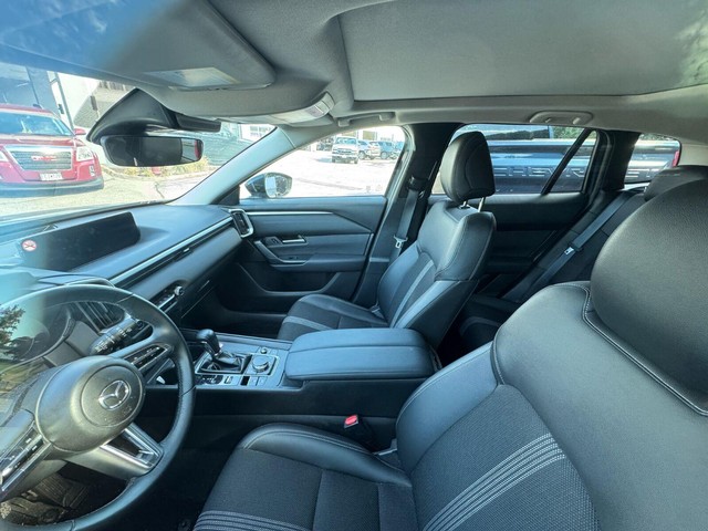 Mazda CX-50 Vehicle Full-screen Gallery Image 10