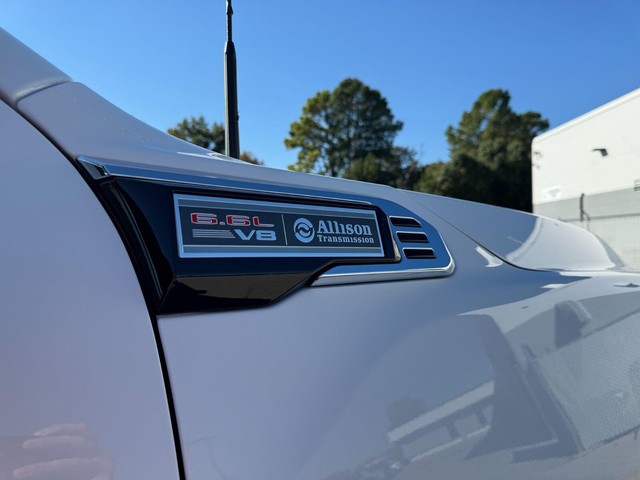 GMC Sierra 2500HD Vehicle Full-screen Gallery Image 10