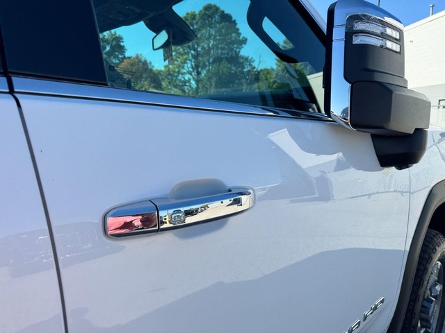 GMC Sierra 2500HD Vehicle Full-screen Gallery Image 11