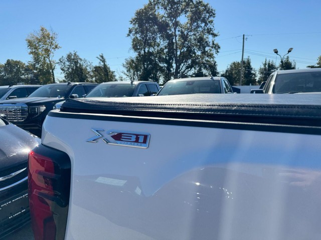 GMC Sierra 2500HD Vehicle Full-screen Gallery Image 15