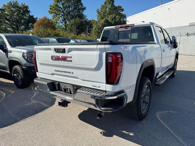 GMC Sierra 2500HD Vehicle Full-screen Gallery Image 18