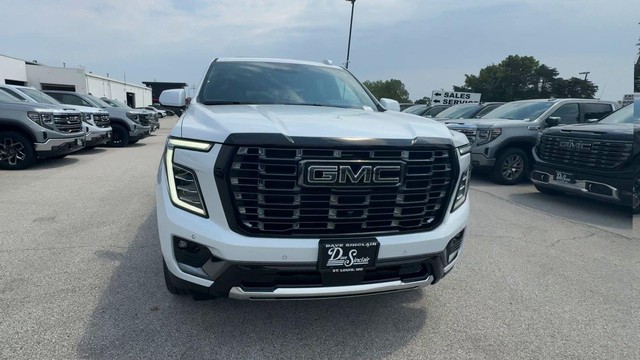 GMC Yukon Vehicle Full-screen Gallery Image 03