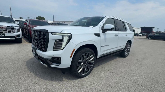 GMC Yukon Vehicle Full-screen Gallery Image 04