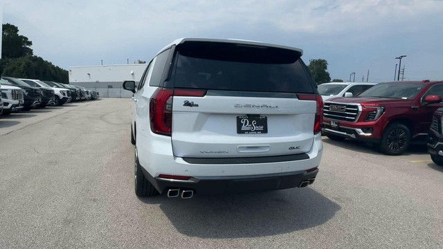 GMC Yukon Vehicle Full-screen Gallery Image 07