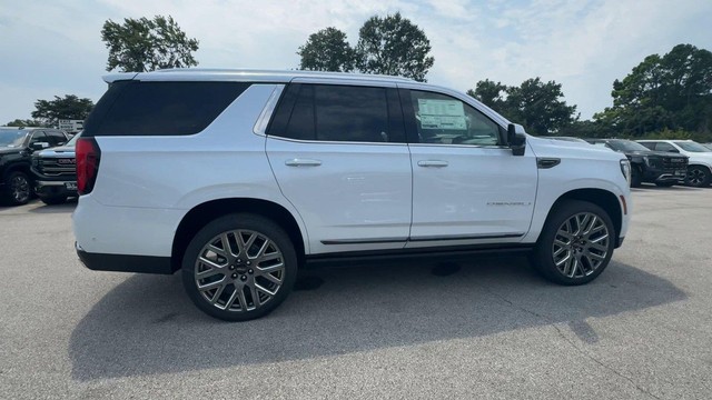 GMC Yukon Vehicle Full-screen Gallery Image 09