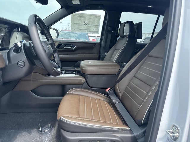 GMC Yukon Vehicle Full-screen Gallery Image 11