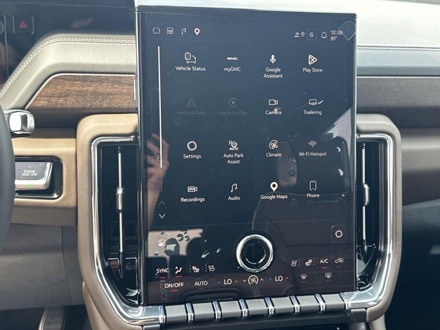 GMC Yukon Vehicle Full-screen Gallery Image 16