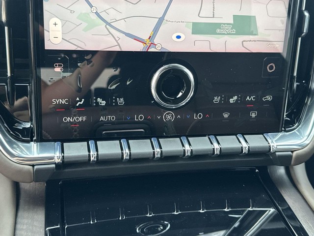 GMC Yukon Vehicle Full-screen Gallery Image 19
