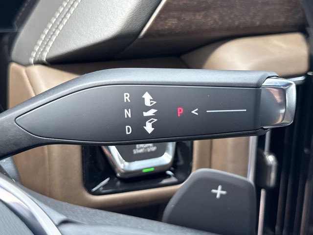 GMC Yukon Vehicle Full-screen Gallery Image 20
