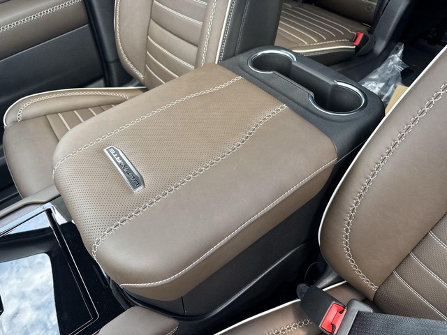 GMC Yukon Vehicle Full-screen Gallery Image 21