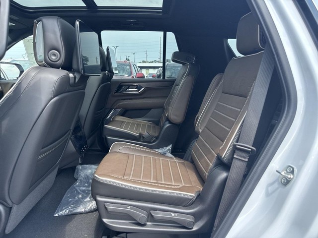 GMC Yukon Vehicle Full-screen Gallery Image 23