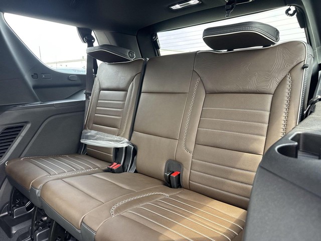 GMC Yukon Vehicle Full-screen Gallery Image 24