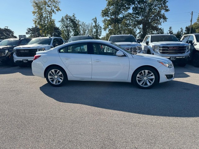 Buick Regal Vehicle Full-screen Gallery Image 10