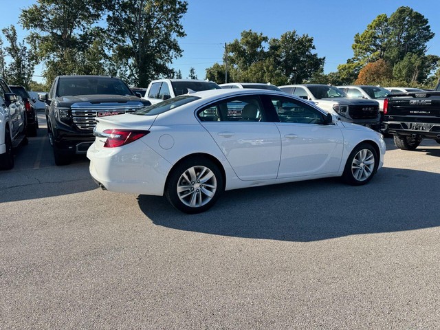 Buick Regal Vehicle Full-screen Gallery Image 11