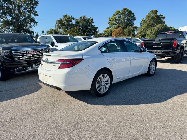 Buick Regal Vehicle Full-screen Gallery Image 13