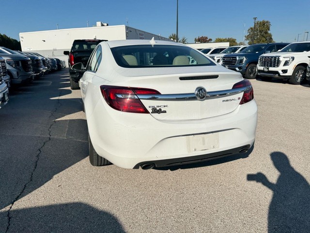 Buick Regal Vehicle Full-screen Gallery Image 17