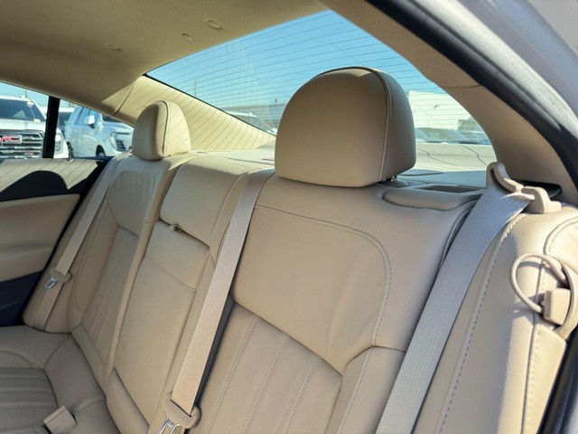 Buick Regal Vehicle Full-screen Gallery Image 19