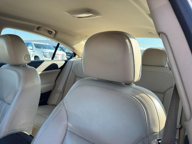 Buick Regal Vehicle Full-screen Gallery Image 21