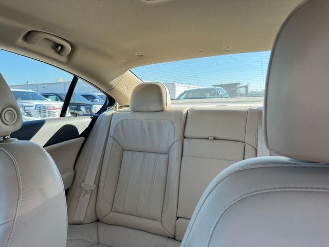 Buick Regal Vehicle Full-screen Gallery Image 22