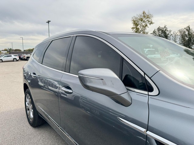 Buick Enclave Vehicle Full-screen Gallery Image 07