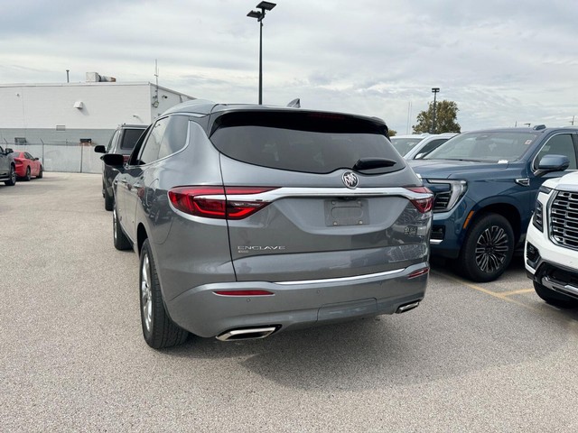 Buick Enclave Vehicle Full-screen Gallery Image 13